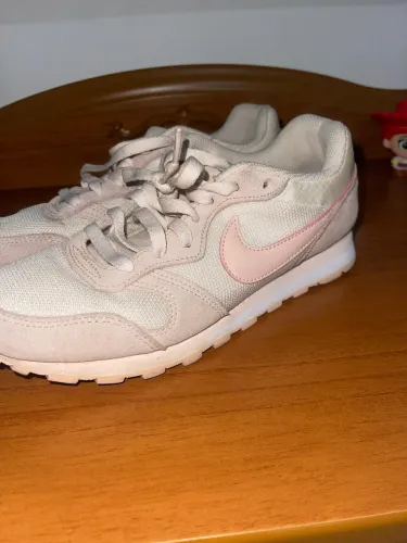 Tênis Nike rosa bebê