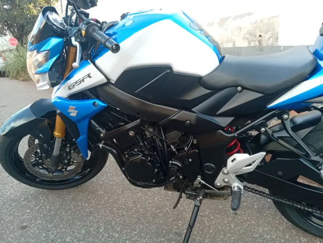 Suzuki/GSR 750