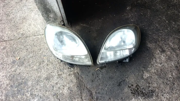Faróis Renault kangoo 2012