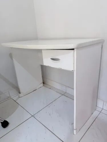 Escrivaninha branca com gaveta marcenaria