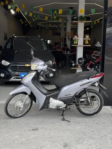 Honda Biz 125 2015 - Praticidade, economia e confiança