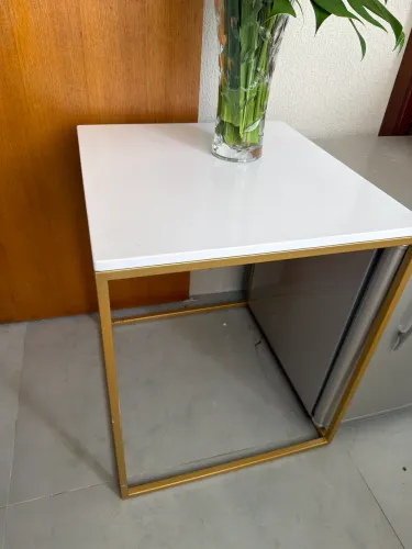 VENDO DE CANTO COM TAMPO EM SILESTONE