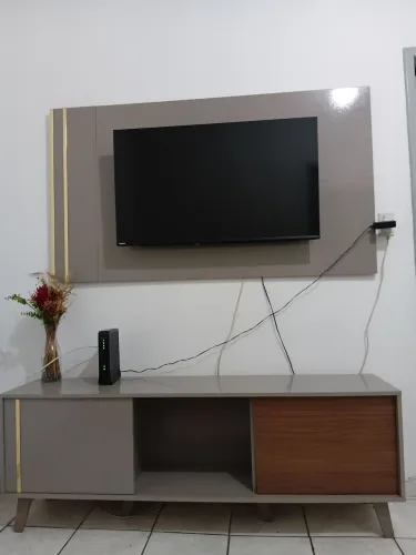 Rack com painel de TV