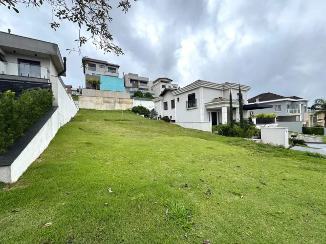 Terreno em Condomínio para Venda em Santana de Parnaíba, Alphaville