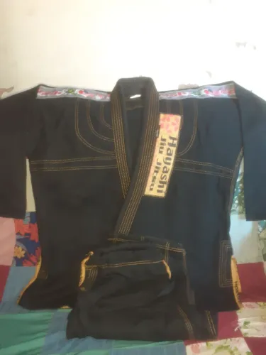 Vendo um ? quimono de jiu-jitsu preto