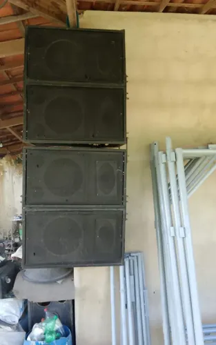 Line array 8 gabinetes com ferragens e 2 bumpers