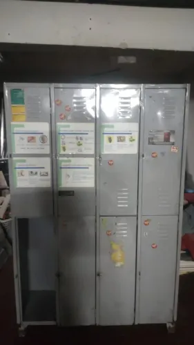 Roupeiro De Aço 8 Portas Grandes C/ Pitão Para Cadeado