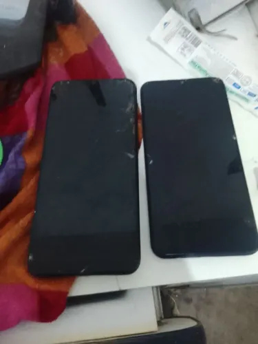 Celulares com telas quebradas
