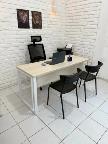 escrivaninha elegante bege para atendimento 