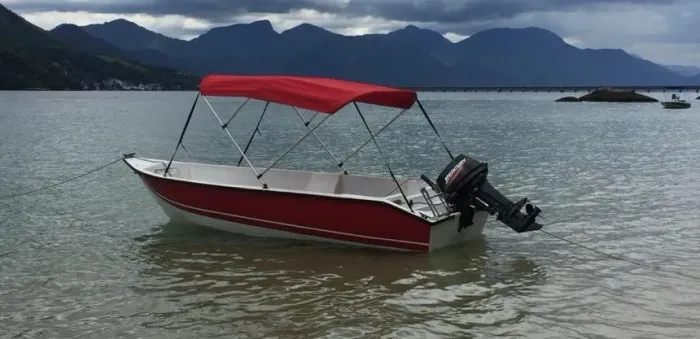 Lancha para 5 pessoas - Casco Duplo - Motor Mercury 15hp - Ótima oportunidade