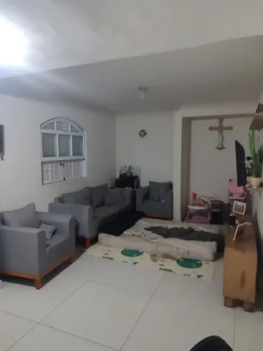 Casa 3 quartos em rua fechada 