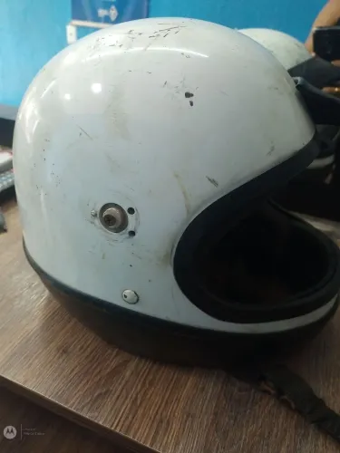 Vendo capacete usado