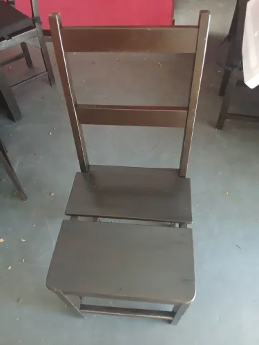 Conjunto Mesa e 4 cadeiras de madeira maciça