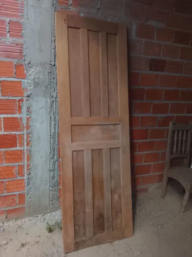 Vende se porta de madeira em cacoal