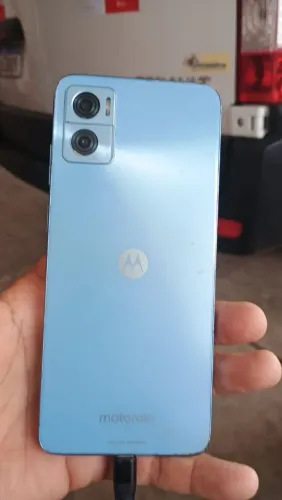 Vendo celular Motorola Moto E22 semi novo e procedência.
