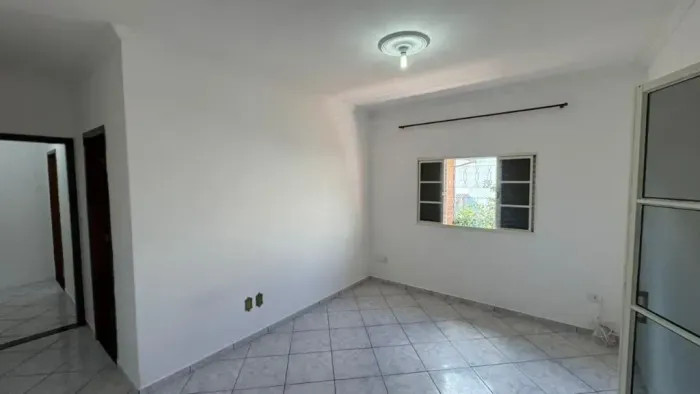 EDÍCULA PARA LOCAÇÃO  MORUMBI possui 120 metros quadrados com 1 quarto