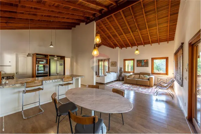 Casa a venda com 3 quartos, sendo 1 suites e 2 demi-suites, no Condominio Terras de Santa