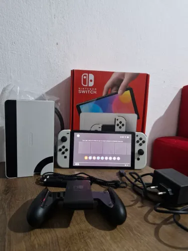 Nintendo switch oled ( algumas marcas de uso )
