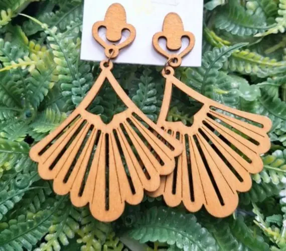 Brincos em madeira leve, para customizacao