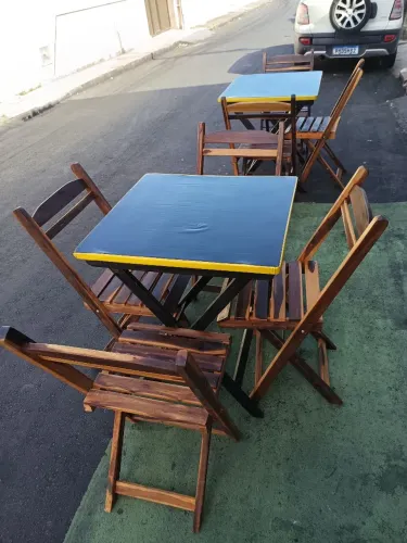 Mesa e cadeiras 