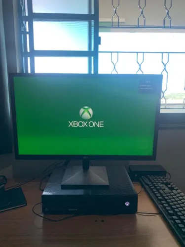 Monitor LG 24p + Xbox one (sem manete) 