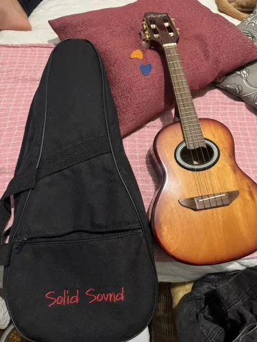 Cavaco Marques com case e 2 palhetas 