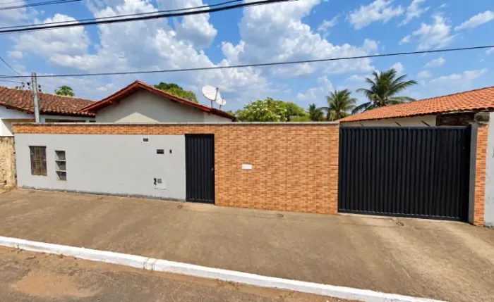 Casa com terreno amplo para ampliação e investimento