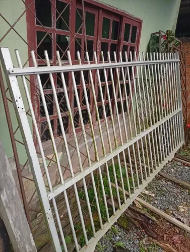Vendo vários portão de alumínio tratar chat endereço bento Torquato da rocha 1532 vila