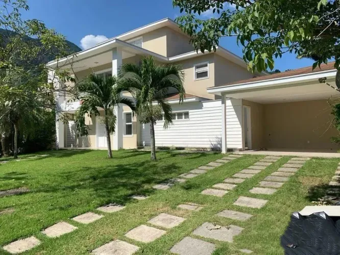 Casa moderna em posição privilegiada dentro do condomínio Reserva do Itanhangá!