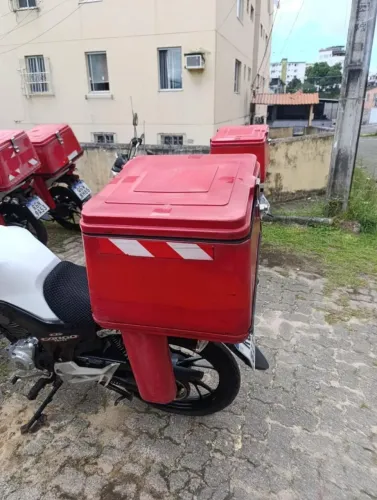 Vendo baú de moto 