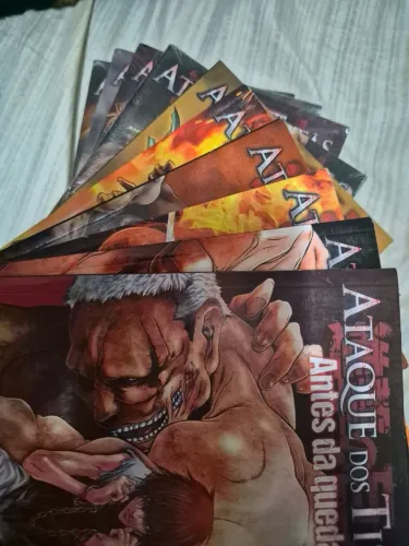 Mangás Attack on Titan - Antes da Queda