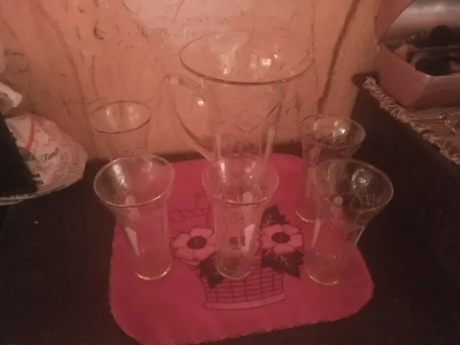 Jogo antigo de jarra com 5 copos 