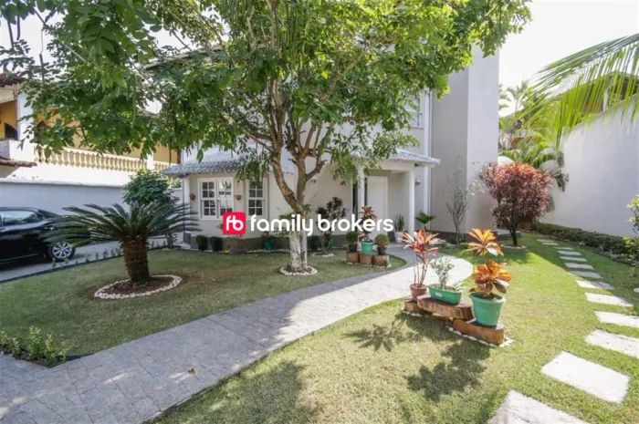 SOFISTICADA CASA NO SANTA LÚCIA | 438M² | 5 QUARTOS | 3 VAGAS