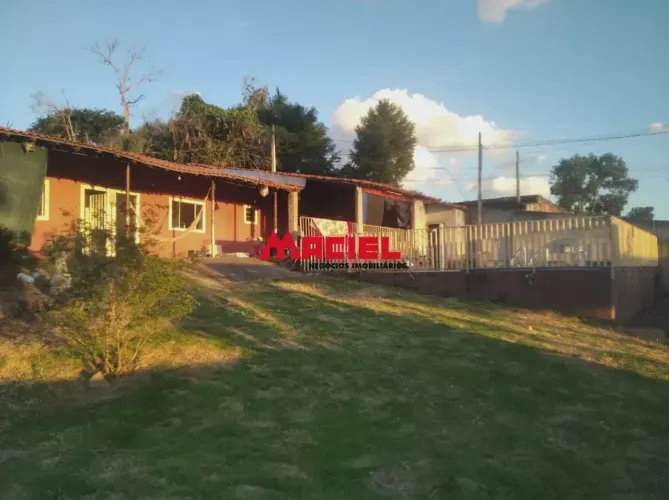 CHACARA COM PISCINA - BAIXOU VALOR - SOMENTE AVISTA DE 230 MIL POR 160 MIL