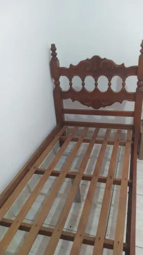 Cama de madeira