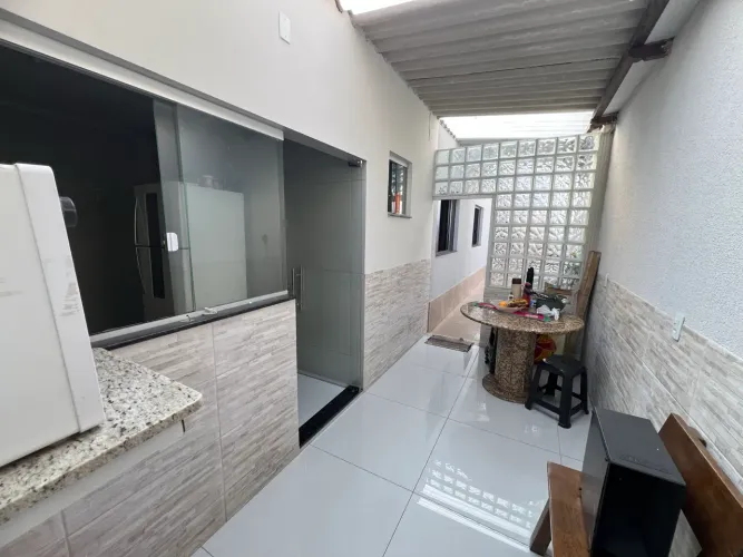 Bairro Copacabana Casa independente 3 quartos com habite-se 3 vagas 460.000,00