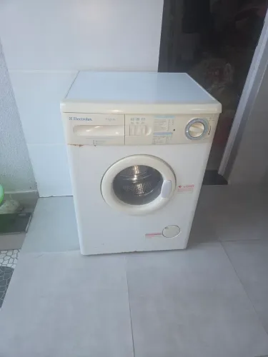 Máquina Electrolux/Para quem trabalha com conserto e venda de peças. Aceito proposta!