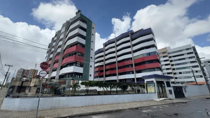 Apartamento com 3 quartos e varanda próximo à Av. Washington Soares | 92m²