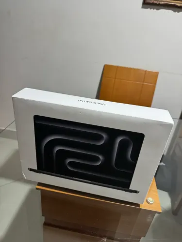 MacBook Pro M5 | 24GB RAM | 1TB SSD - LACRADO