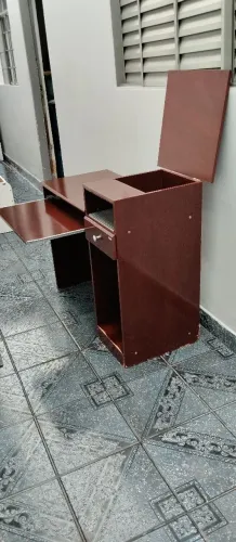 Mesa gamer de computador em ótimo Estado.