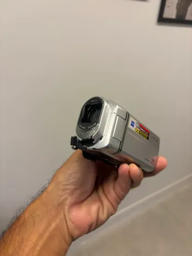 Filmadora Sony, funcionando, precisa trocar bateria, detalhe na parte frontal