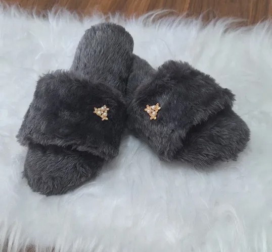 Pantufas linda e confortáveis ideal para pes sensíveis e cansados.