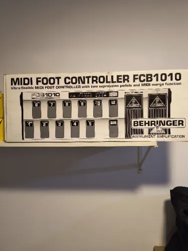 Controlador Midi Behringer FCB 1010