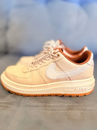 Tênis Nike Air force luxe pecan 39