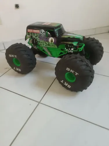 Carrinho de controle remoto Monsters jan 