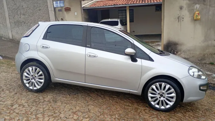 Fiat Punto Essence 1.6 Flex 16V 5P 2014