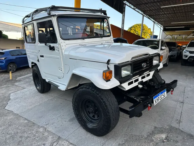 Toyota Band.Jipe Cap.de Aço Chas. Curto Diesel 1990