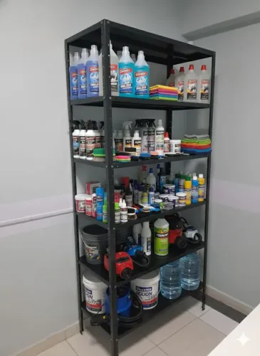 Estante de aço na cor preta para estoque 