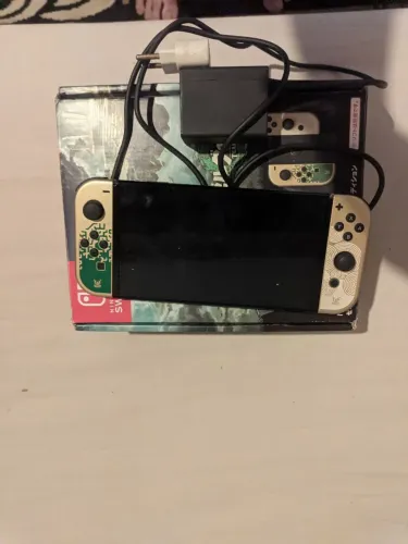 Nintendo switch oled edição especial zelda! Semi-novo!