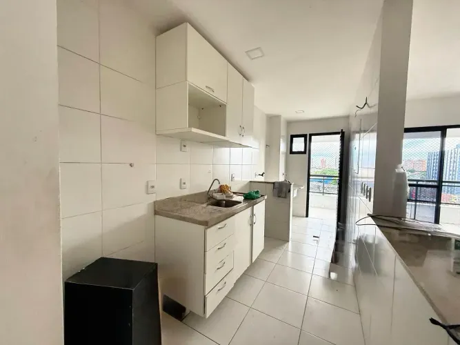 Vendo apartamento no Ed. Águas de Março - localizado na Av. Almirante Barroso